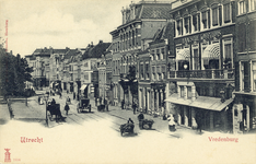 2693 Gezicht op de voorgevels van enkele huizen aan de noordzijde van het Vredenburg te Utrecht uit het oosten,